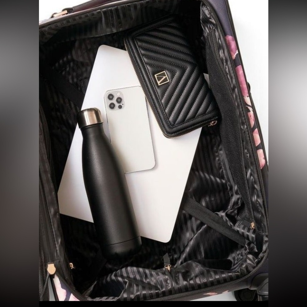 Victoria’s Secret The Getaway Weekender Overnight LIMITED EDITION Travel Bag Set - Picture 11 of 14